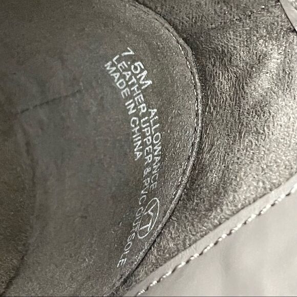 Aerosoles Gray Stitch and Turn Gray Suede Zip Wedge Booties 7.5 - Picture 7 of 7